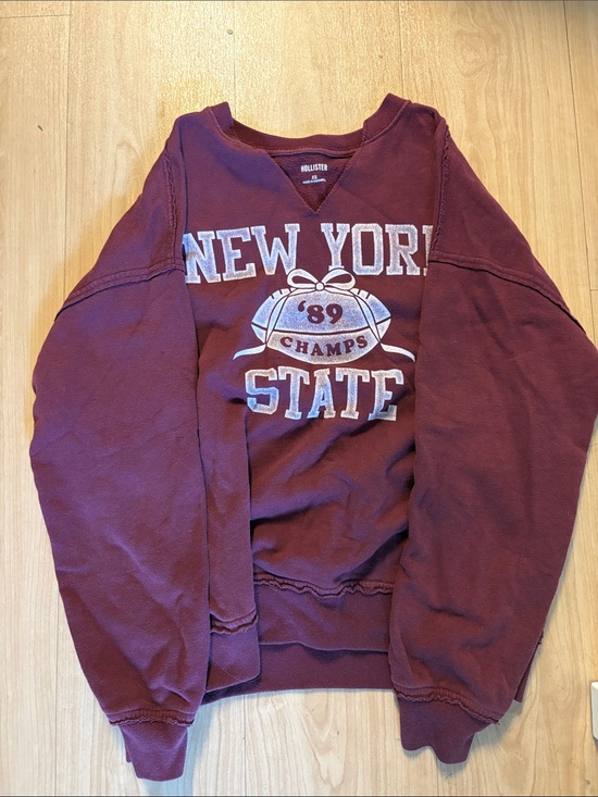 Hollister Sweaters - Hollister Maroon Graphic Crewneck Sweatshirt